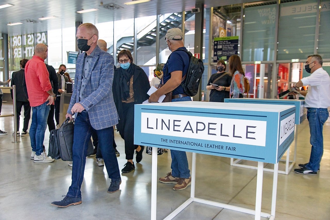 Treinta y ocho empresas de componentes para el calzado del Vinalopó participan esta semana en la feria Lineapelle Milán Treinta y ocho empresas de componentes para el calzado del Vinalopó participan esta semana en la feria Lineapelle Milán