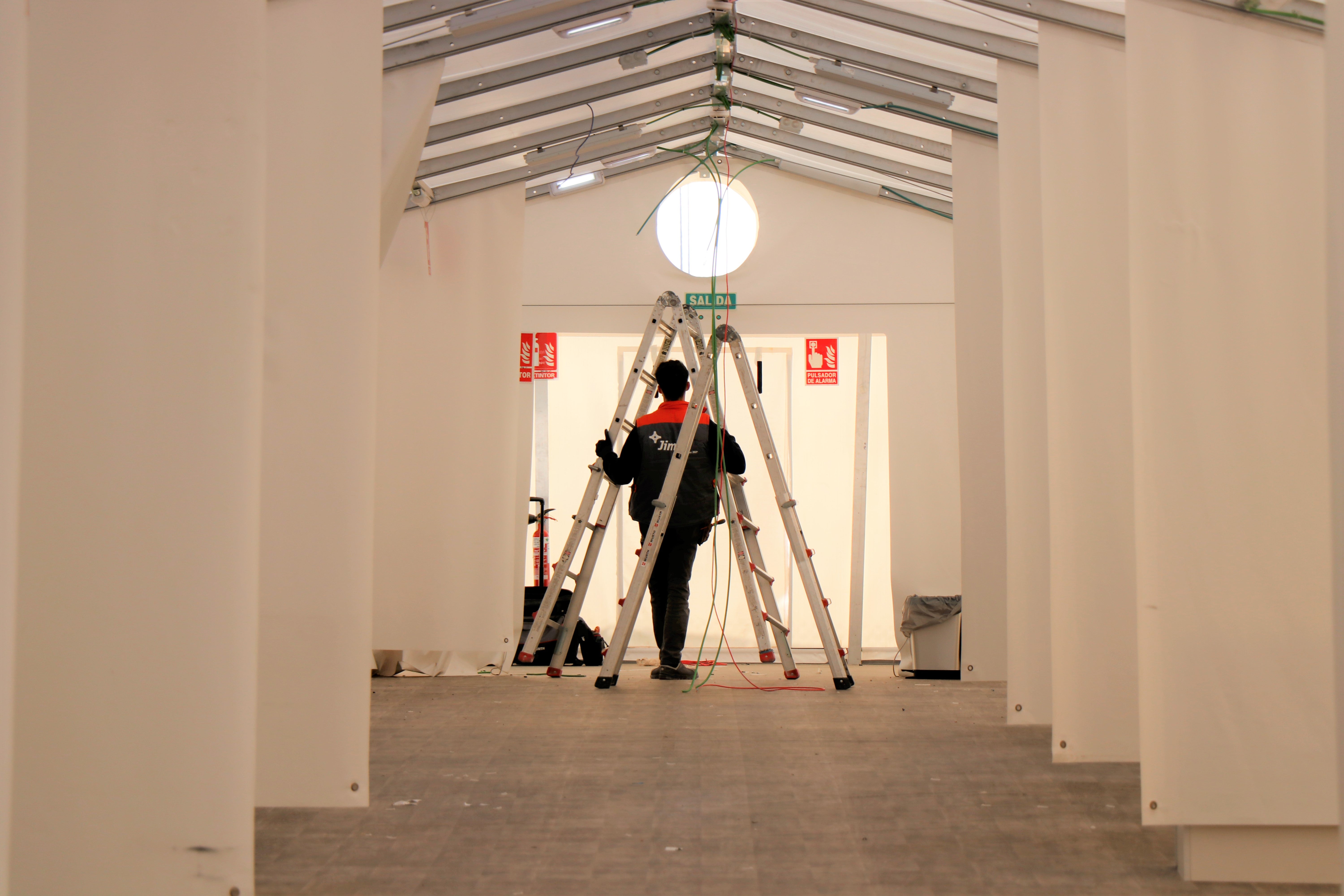 Sanitat comienza el desmontaje del hospital de campaña instalado junto a La Fe por el COVID Sanitat comienza el desmontaje del hospital de campaña instalado junto a La Fe por el COVID