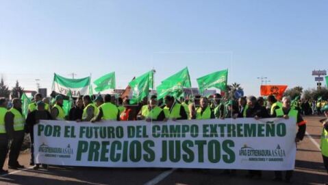 Agricultores y Ganaderos extremeños cortan hoy la N430 entre Don Benito y Miajadas