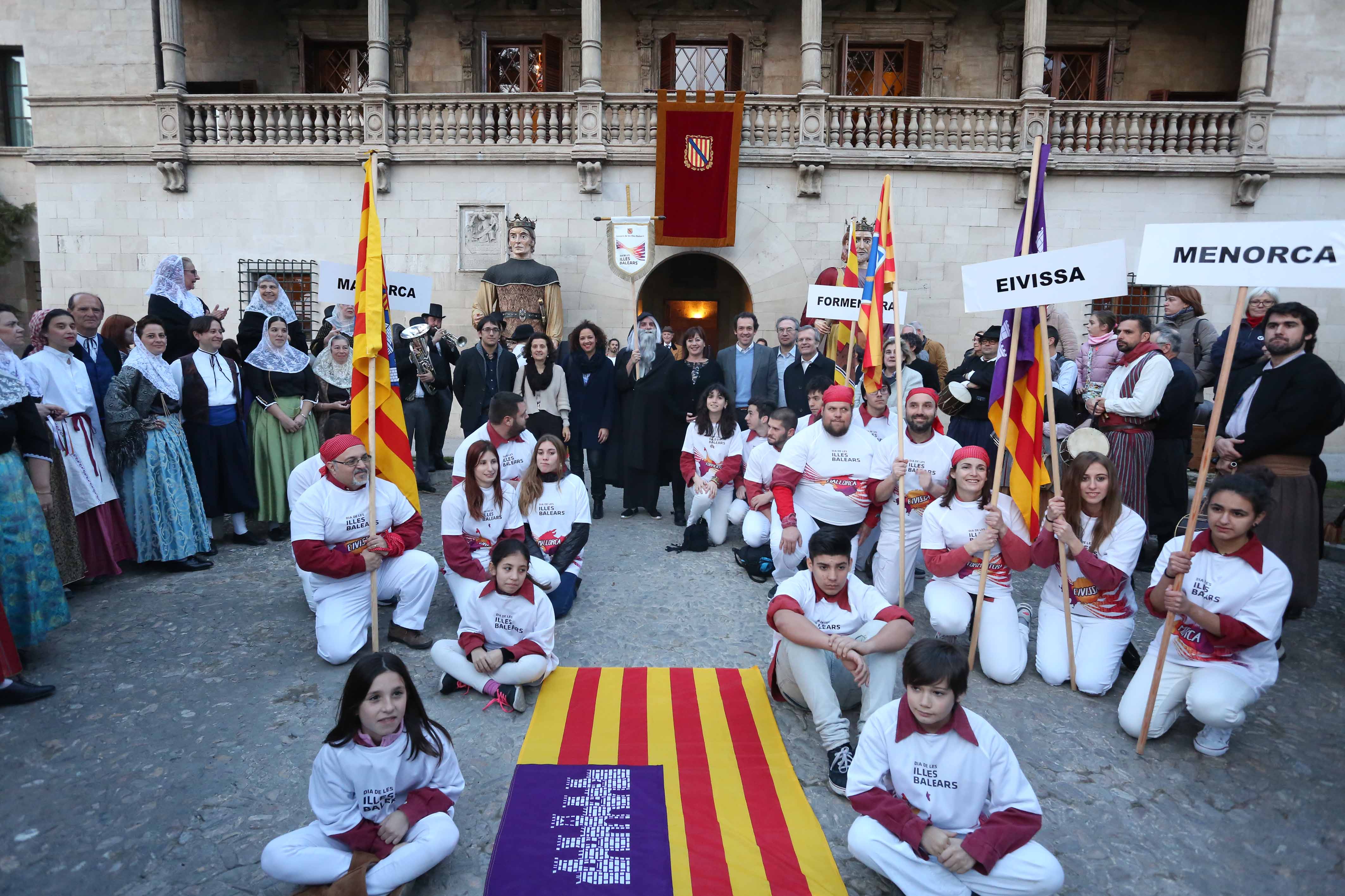 Regresan la muestra gastronómica al parque de sa Feixina y el mercado artesanal al Passeig Sagrera con motivo del Dia de les Illes Balears Regresan la muestra gastronómica al parque de sa Feixina y el mercado artesanal al Passeig Sagrera con motivo del Dia de les Illes Balears