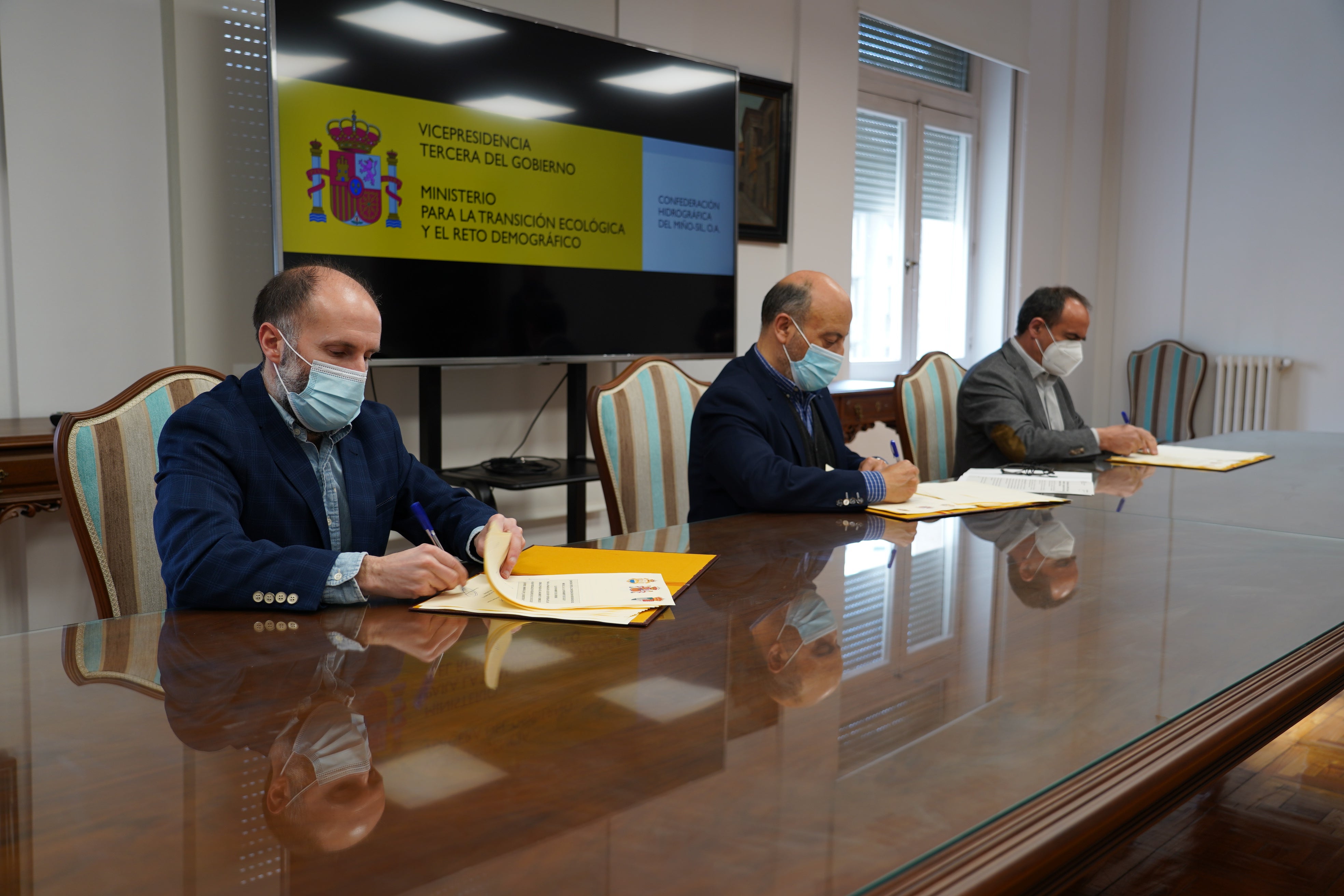 Convenio para mellorar saneamento e depuración das augas dos concellos de Ourense e Coles Convenio para mellorar saneamento e depuración das augas dos concellos de Ourense e Coles