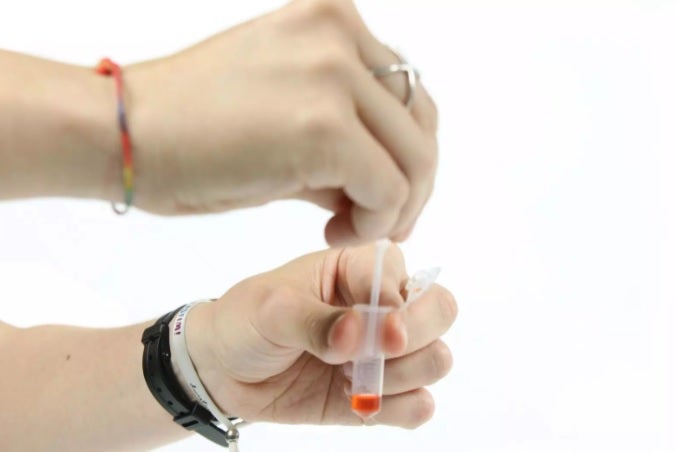 Investigadores de la UV crean un kit para detectar droga en las consumiciones Investigadores de la UV crean un kit para detectar droga en las consumiciones