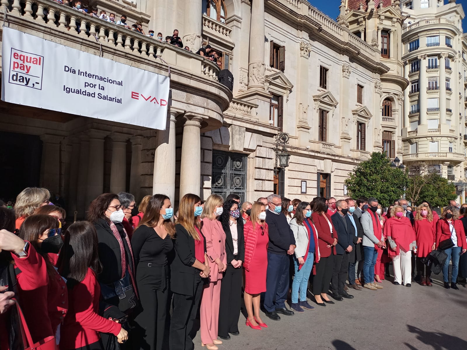 Asociaciones, sindicatos e instituciones apuestan por adoptar medidas para acabar con la brecha salarial Asociaciones, sindicatos e instituciones apuestan por adoptar medidas para acabar con la brecha salarial