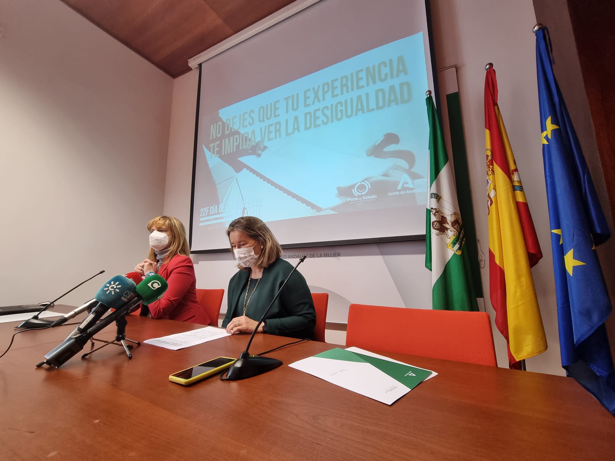 Las gaditanas cobran de media 5.000 euros menos al año que los hombres Las gaditanas cobran de media 5.000 euros menos al año que los hombres