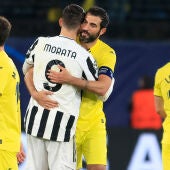 Raúl Albiol y Morata de saludan en el Villarreal-Juventus