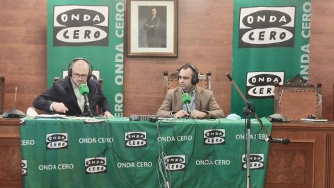 Juan Andr&eacute;s Rej&oacute;n junto al alcalde de Alhend&iacute;n, Francisco Rodr&iacute;guez