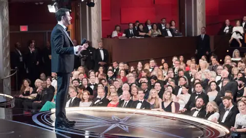 El humorista y presentador Jimmy Kimmel, sobre el escenario de una de sus galas de los Oscar El humorista y presentador Jimmy Kimmel, sobre el escenario de una de sus galas de los Oscar