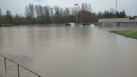 Campo hierba artificial Microplásticos y caucho