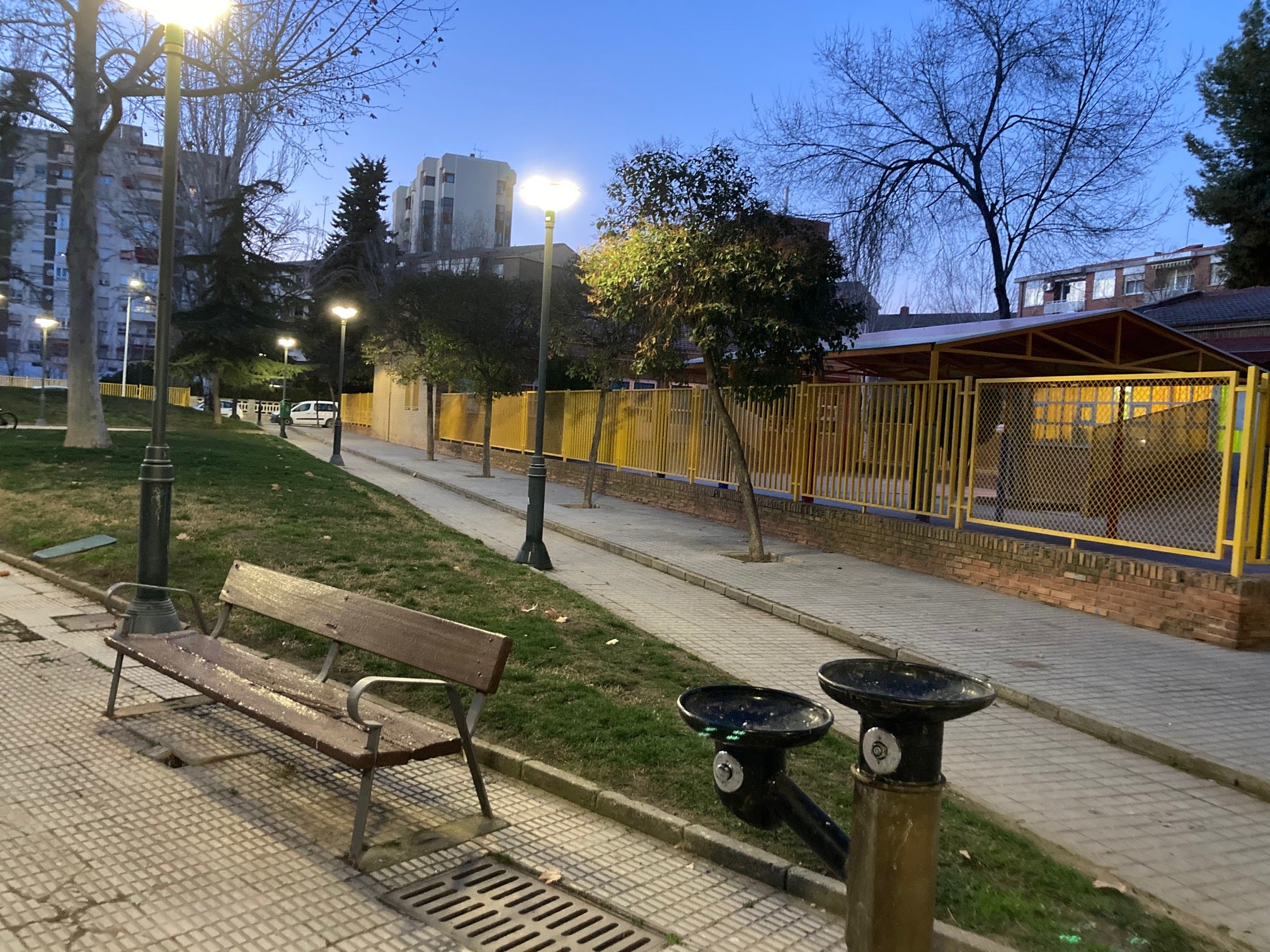 El Ayuntamiento renovará el pavimento e instalará una zona de juegos infantiles en el jardín de la calle Carmen Ibáñez El Ayuntamiento renovará el pavimento e instalará una zona de juegos infantiles en el jardín de la calle Carmen Ibáñez