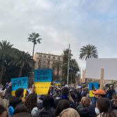 Medio millar de personas dicen no a la guerra en una concentración en Palma por Ucrania