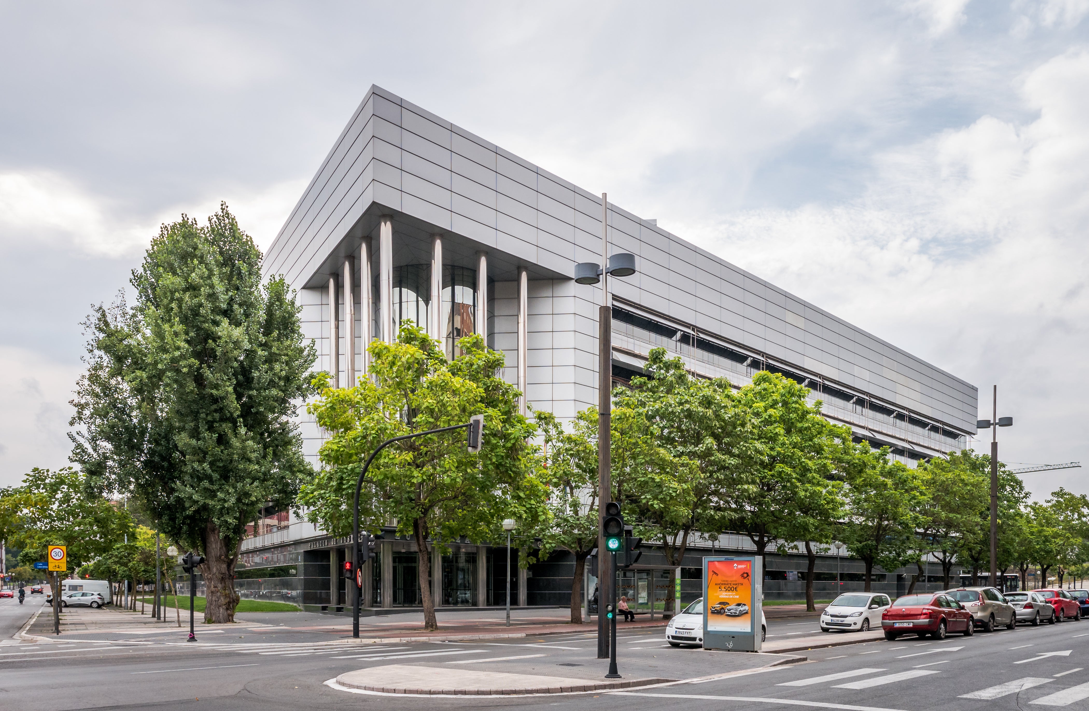 A juicio el expolicía de Amurrio que disparó a un caserío con un cartel de los presos A juicio el expolicía de Amurrio que disparó a un caserío con un cartel de los presos