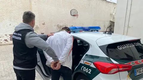 Detenidos dos hombres por robar presuntamente en seis bares de La Vila Joiosa Detenidos dos hombres por robar presuntamente en seis bares de La Vila Joiosa
