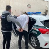 Detenidos dos hombres por robar presuntamente en seis bares de La Vila Joiosa Detenidos dos hombres por robar presuntamente en seis bares de La Vila Joiosa