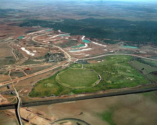 El Ayuntamiento confirma que una empresa quiere comprar los terrenos del antiguo Reino de D.Quijote en Ciudad Real El Ayuntamiento confirma que una empresa quiere comprar los terrenos del antiguo Reino de D.Quijote en Ciudad Real