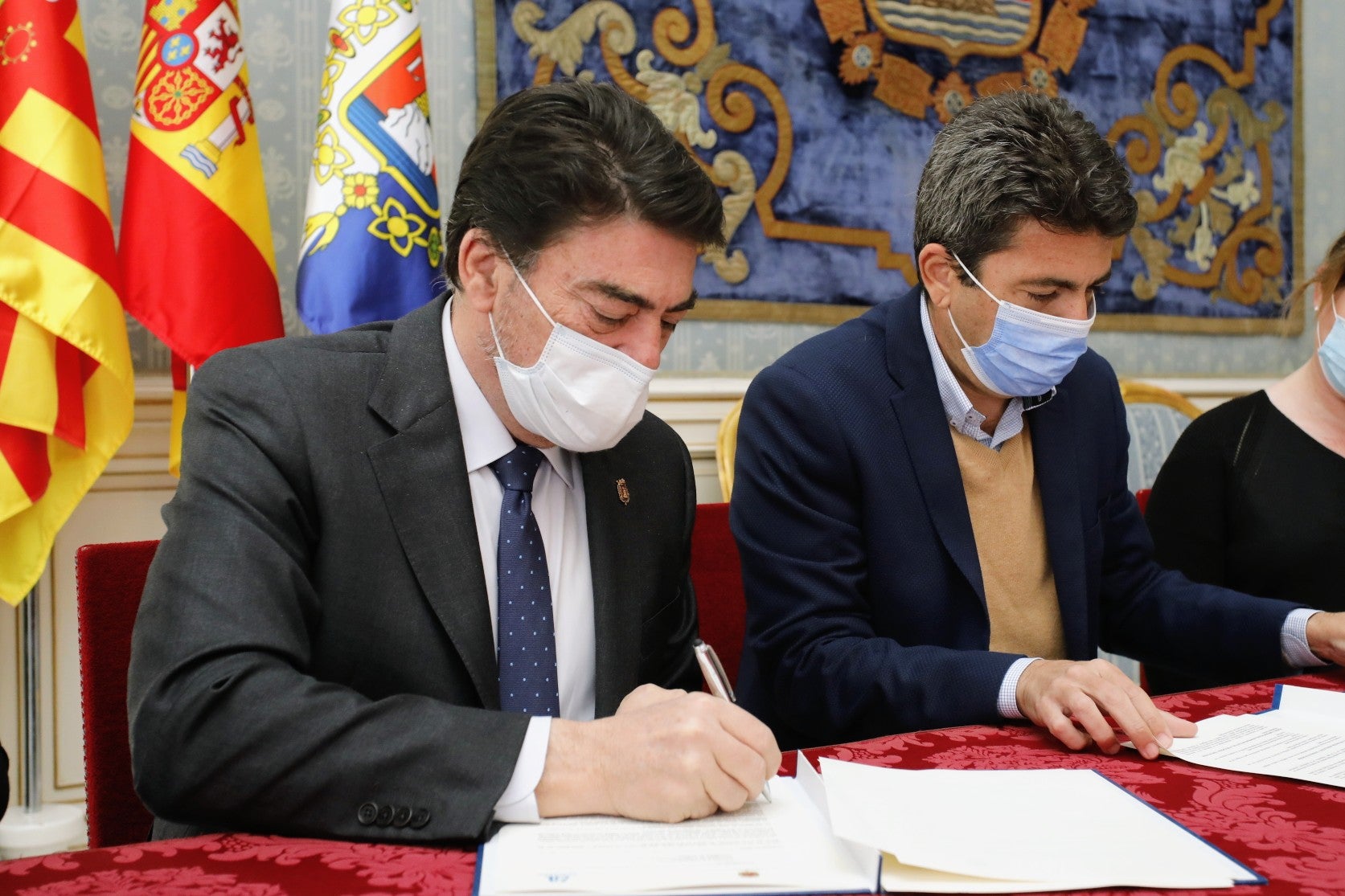 El Ayuntamiento y la Diputación de Alicante firman el protocolo para desarrollar un Centro de Congresos de referencia mundial El Ayuntamiento y la Diputación de Alicante firman el protocolo para desarrollar un Centro de Congresos de referencia mundial