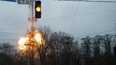 El momento de la explosión en la torre de telecomunicaciones de Kiev El momento de la explosión en la torre de telecomunicaciones de Kiev