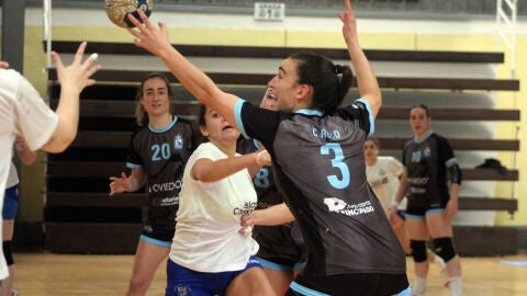 Una jugada de un partido del Lobas Global Oviedo