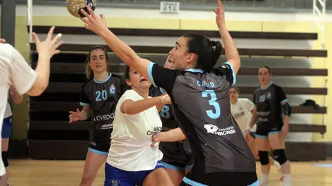 Una jugada de un partido del Lobas Global Oviedo Una jugada de un partido del Lobas Global Oviedo