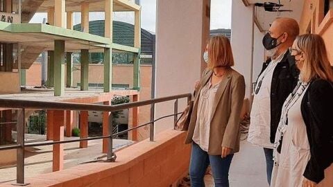 Dirigentes municipales y de la Generalitat en una reciente visita al antiguo centro de oficios