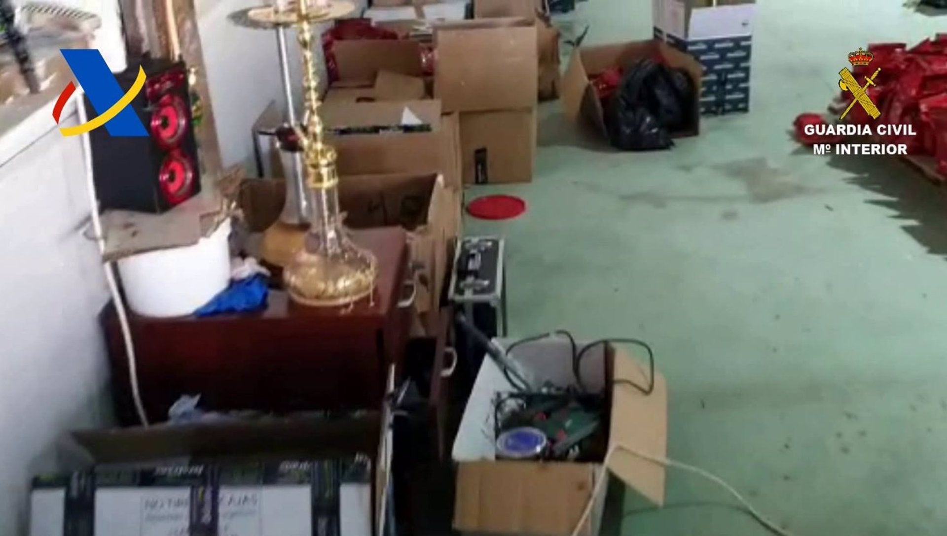 Desmantelada en Vélez Málaga la mayor fábrica ilegal de tabaco para cachimba de España Desmantelada en Vélez Málaga la mayor fábrica ilegal de tabaco para cachimba de España