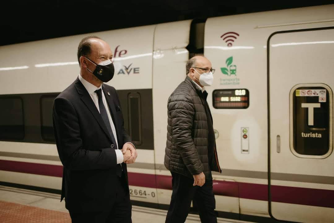 PSPV, PP y Ciudadanos reclaman que el AVE de la provincia mantenga su parada en Atocha PSPV, PP y Ciudadanos reclaman que el AVE de la provincia mantenga su parada en Atocha