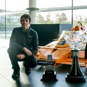 Iván Roldán con la escudería McLaren F1