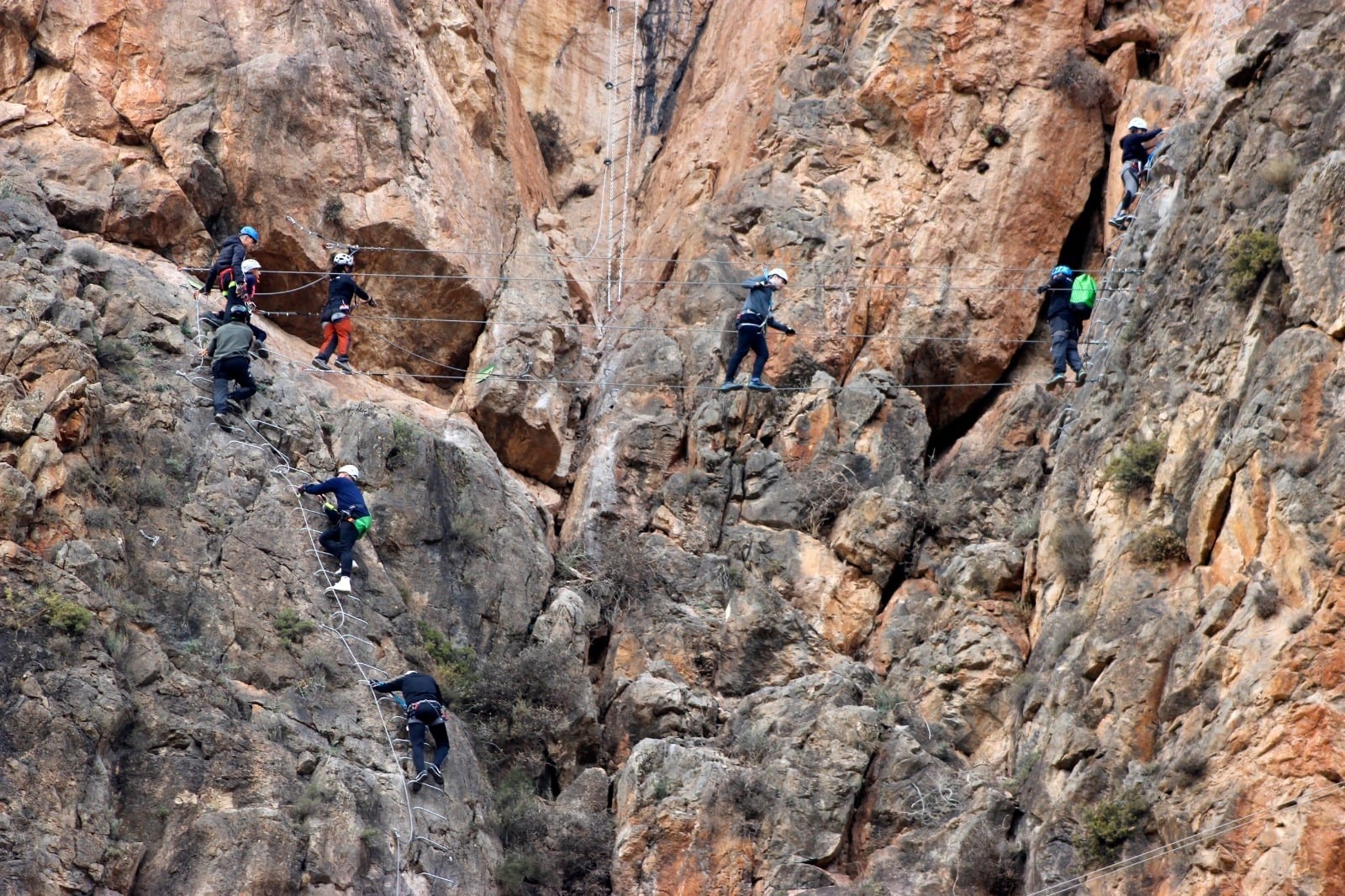 Berja abre al público su Vía Ferrata de Castala, una de las más importantes de la provincia Berja abre al público su Vía Ferrata de Castala, una de las más importantes de la provincia