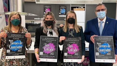 De izquierda a derecha Mar&iacute;a del Mar Valera, Mari Carmen S&aacute;nchez, Lidia L&oacute;pez y Alfredo Llopis