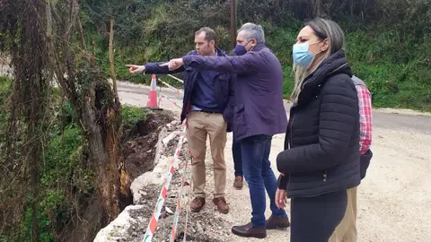 Consejera y Alcalde durante la visita Consejera y Alcalde durante la visita