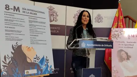 Almudena Baldó, edil de Igualdad, presenta los actos del 8-M en orihuela dia de la mujer 8m
