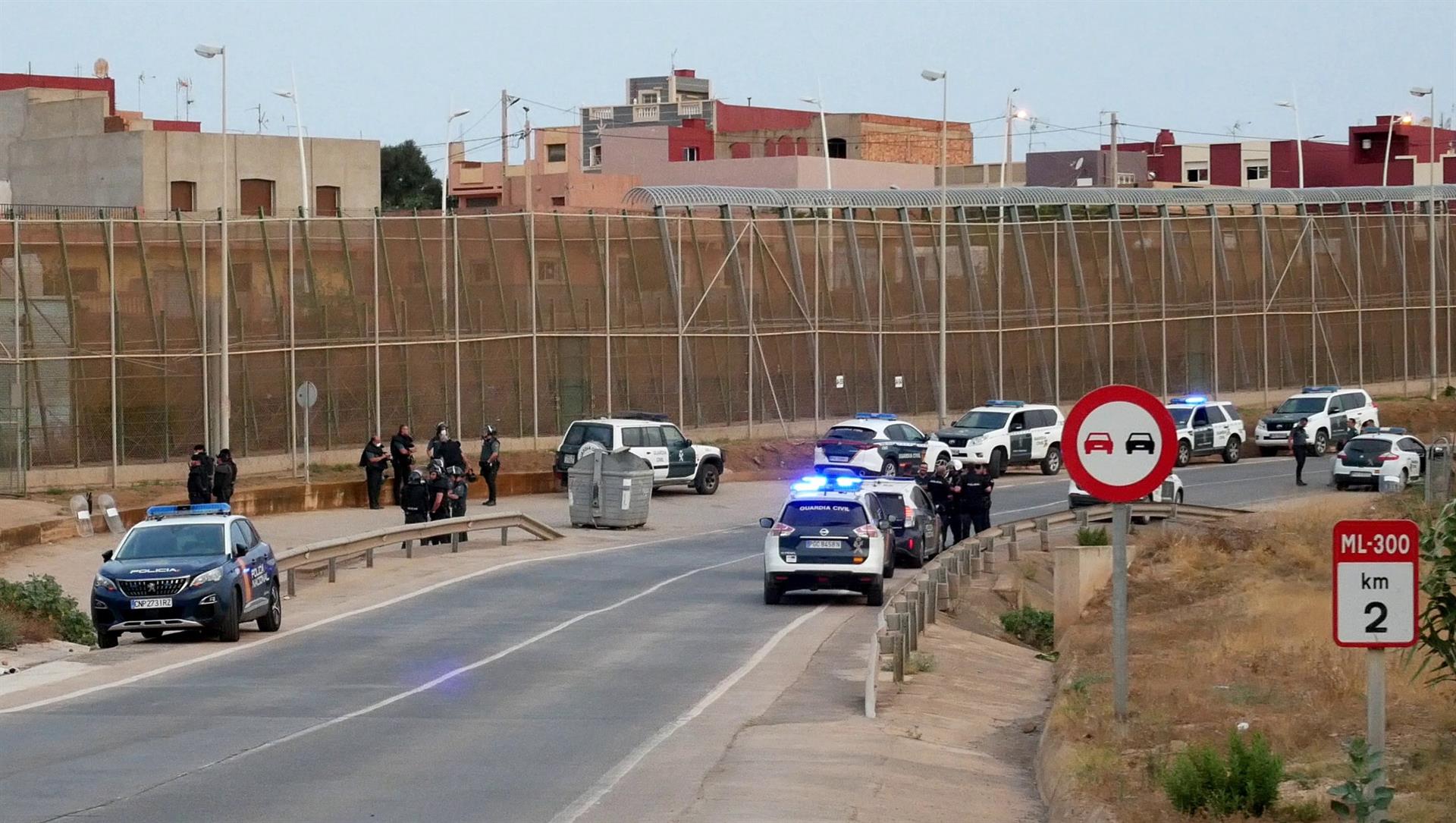 Decenas de inmigrantes entran en Melilla en una segunda madrugada de presión Decenas de inmigrantes entran en Melilla en una segunda madrugada de presión