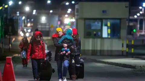 Las familias están llegando a las fronteras para ser evacuadas a València Las familias están llegando a las fronteras para ser evacuadas a València