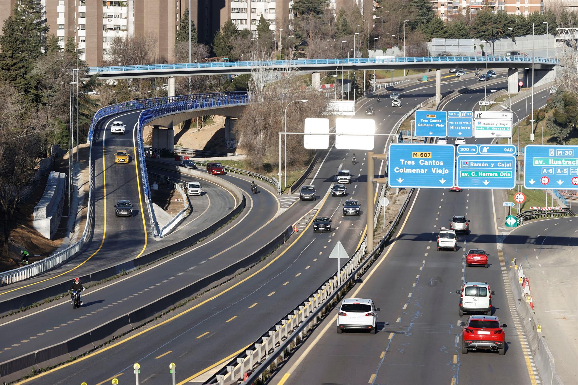 Así tendrás que adelantar en carretera a partir de marzo con la nueva Ley de Tráfico Así tendrás que adelantar en carretera a partir de marzo con la nueva Ley de Tráfico