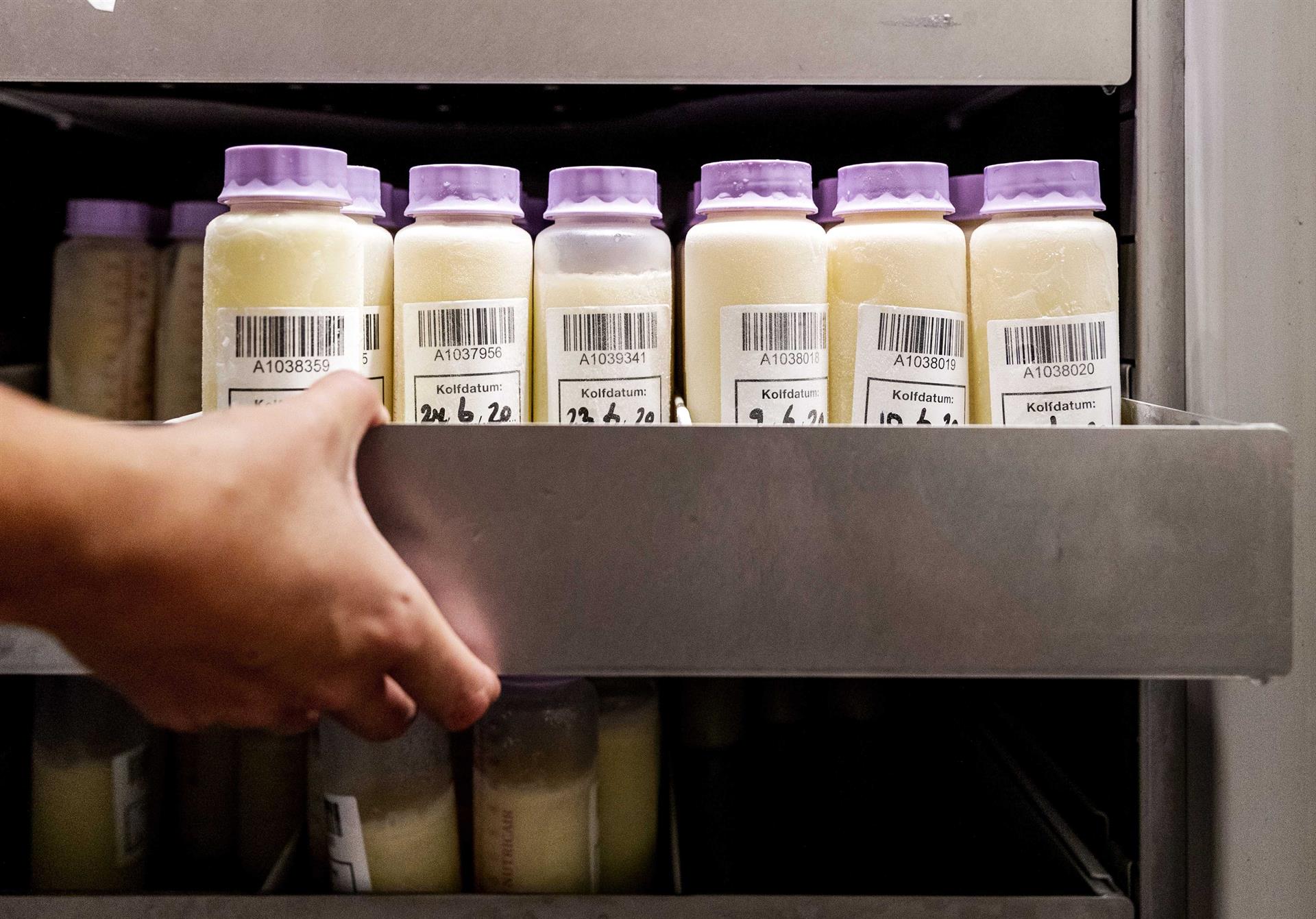 La leche materna de las pacientes con cáncer de mama contiene ADN del tumor, según un estudio La leche materna de las pacientes con cáncer de mama contiene ADN del tumor, según un estudio