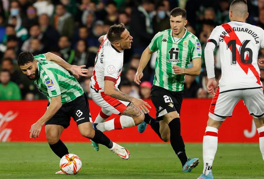El Betis sufre ante un gran Rayo pero estará en la final de La Cartuja El Betis sufre ante un gran Rayo pero estará en la final de La Cartuja
