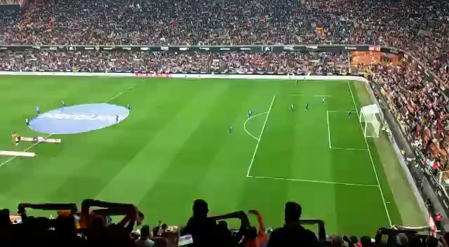 Mestalla cantó el Himno Regional antes de comenzar el partido Mestalla cantó el Himno Regional antes de comenzar el partido