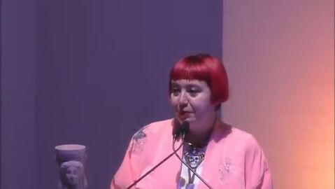 La escritora María Zaragoza momentos después de ganar el premio Azorín de novela