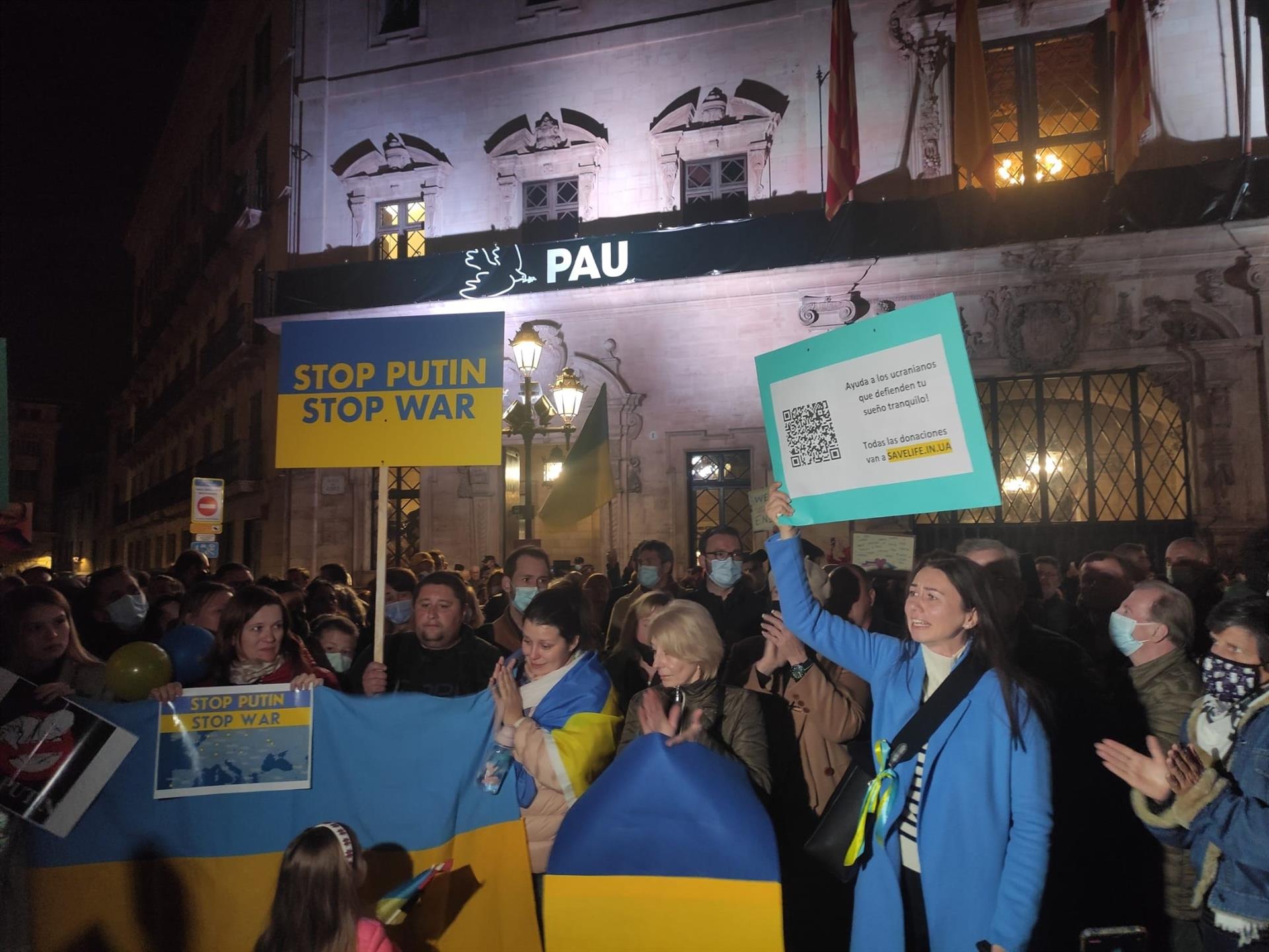Cerca de 2.000 personas se concentran en Palma para clamar por la paz en Ucrania Cerca de 2.000 personas se concentran en Palma para clamar por la paz en Ucrania