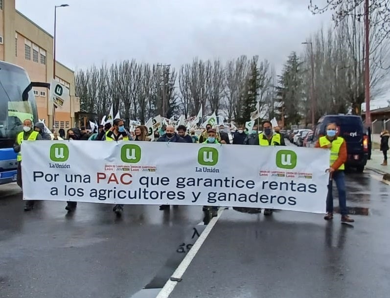 El campo se manifiesta contra los precios y la PAC El campo se manifiesta contra los precios y la PAC