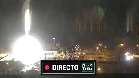 Guerra Ucrania Rusia, en directo: última hora de los ataques de Rusia en Ucrania, fuego en la central nuclear de Zaporiyia, corredores humanitarios y últimas noticias en Kiev hoy Una imagen de una cámara de vigilancia muestra el fuego en la central nuclear de Zaporiyia/ Reuters