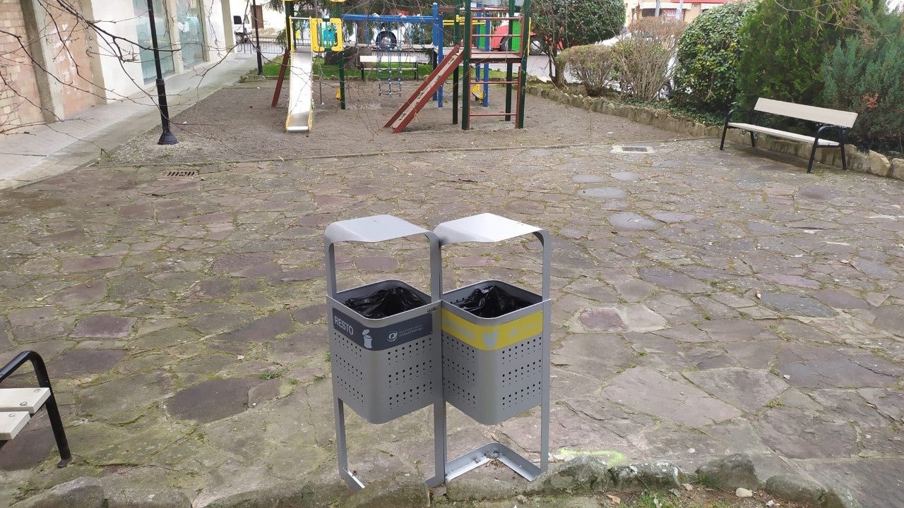 Nuevas papeleras de recogida selectiva de residuos en parques y jardines Nuevas papeleras de recogida selectiva de residuos en parques y jardines