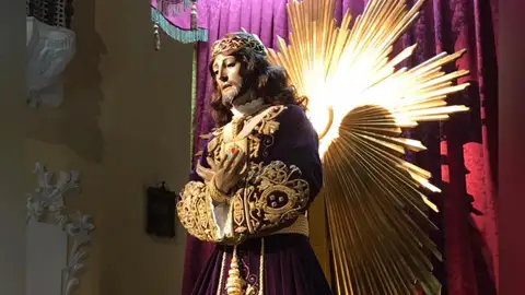 El Nazareno de Alcázar expuesto, este año de nuevo el besapíes se cambia de nuevo por una reverencia El Nazareno de Alcázar expuesto, este año de nuevo el besapíes se cambia de nuevo por una reverencia