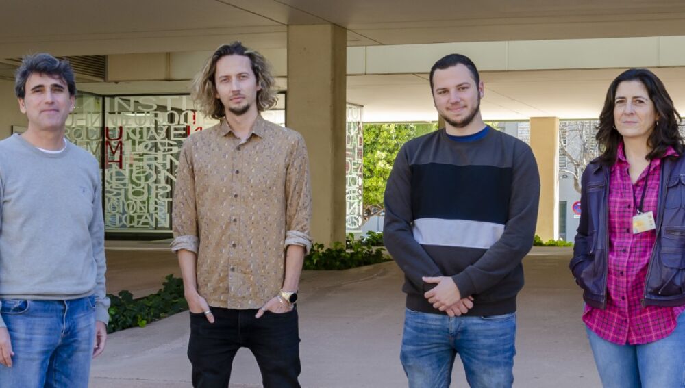 Grupo de investigación del Instituto de Neurociencias de la UMH. De izquierda a derecha: Javier Sáez, Mathew P Lennol, Sergio Escamilla, Inmaculada Cuchillo.