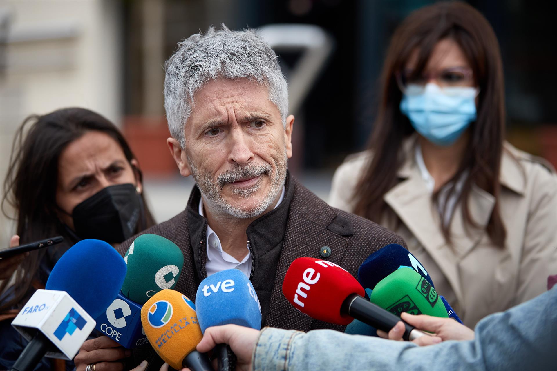 Marlaska defiende la actuación policial en los asaltos masivos a la valla de Melilla: "Actúan en parámetros de proporcionalidad" Marlaska defiende la actuación policial en los asaltos masivos a la valla de Melilla: "Actúan en parámetros de proporcionalidad"