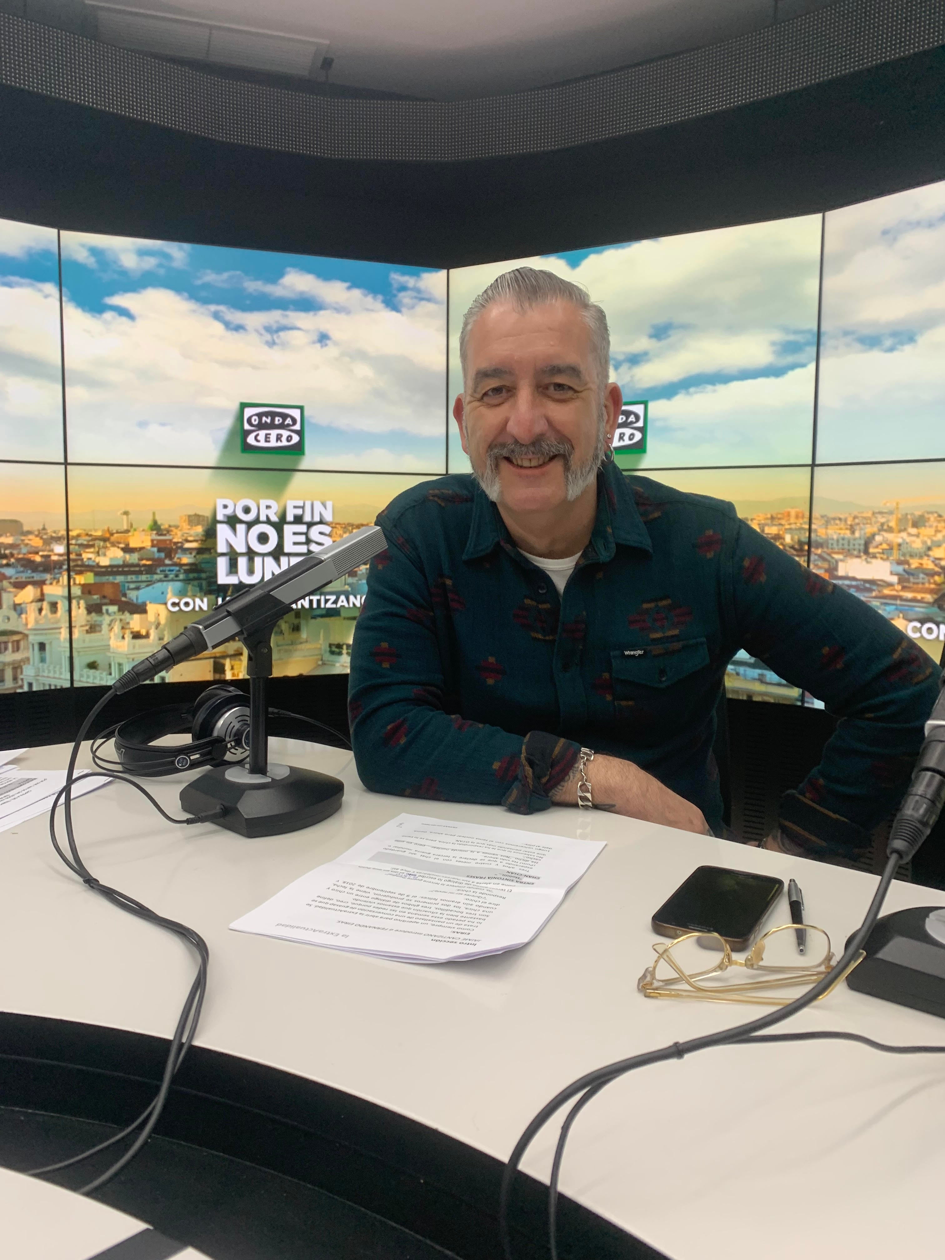Fernando Eiras: "Cambio la bandera republicana por la del águila porque me he hecho facha" Fernando Eiras: "Cambio la bandera republicana por la del águila porque me he hecho facha"