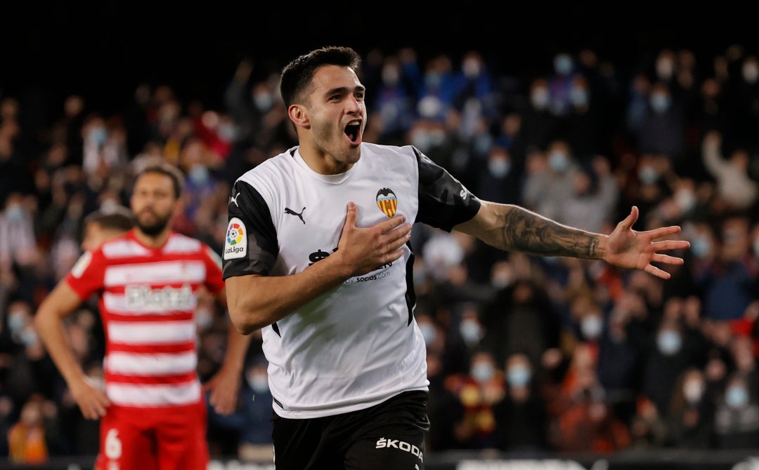 Maxi: "Tengo contrato y seguiré en el Valencia" Maxi: "Tengo contrato y seguiré en el Valencia"