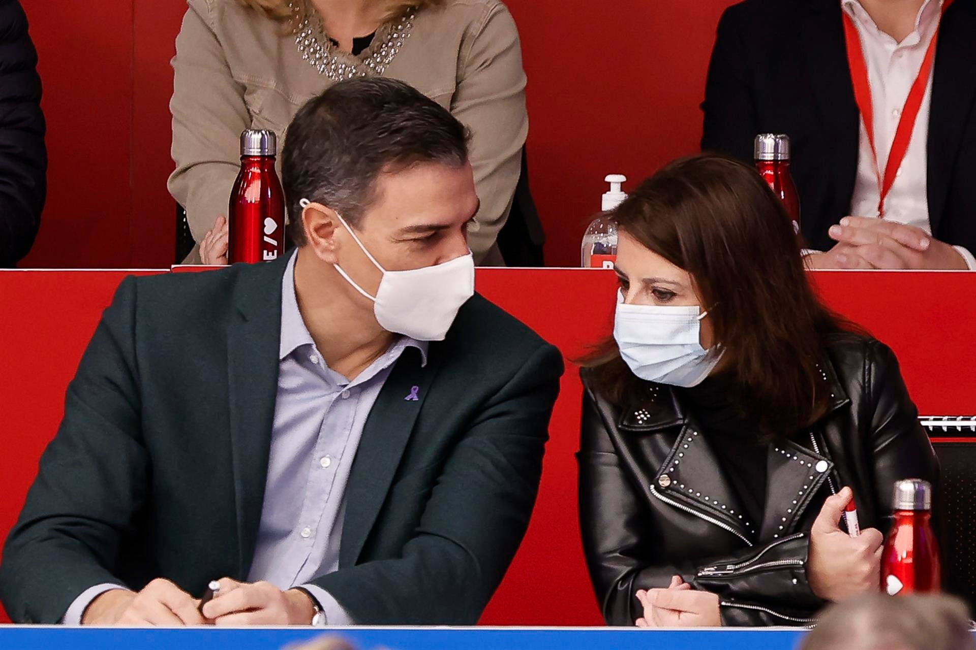 Sánchez asegura que "muy pronto" se dejarán de usar las mascarillas en interiores Sánchez asegura que "muy pronto" se dejarán de usar las mascarillas en interiores