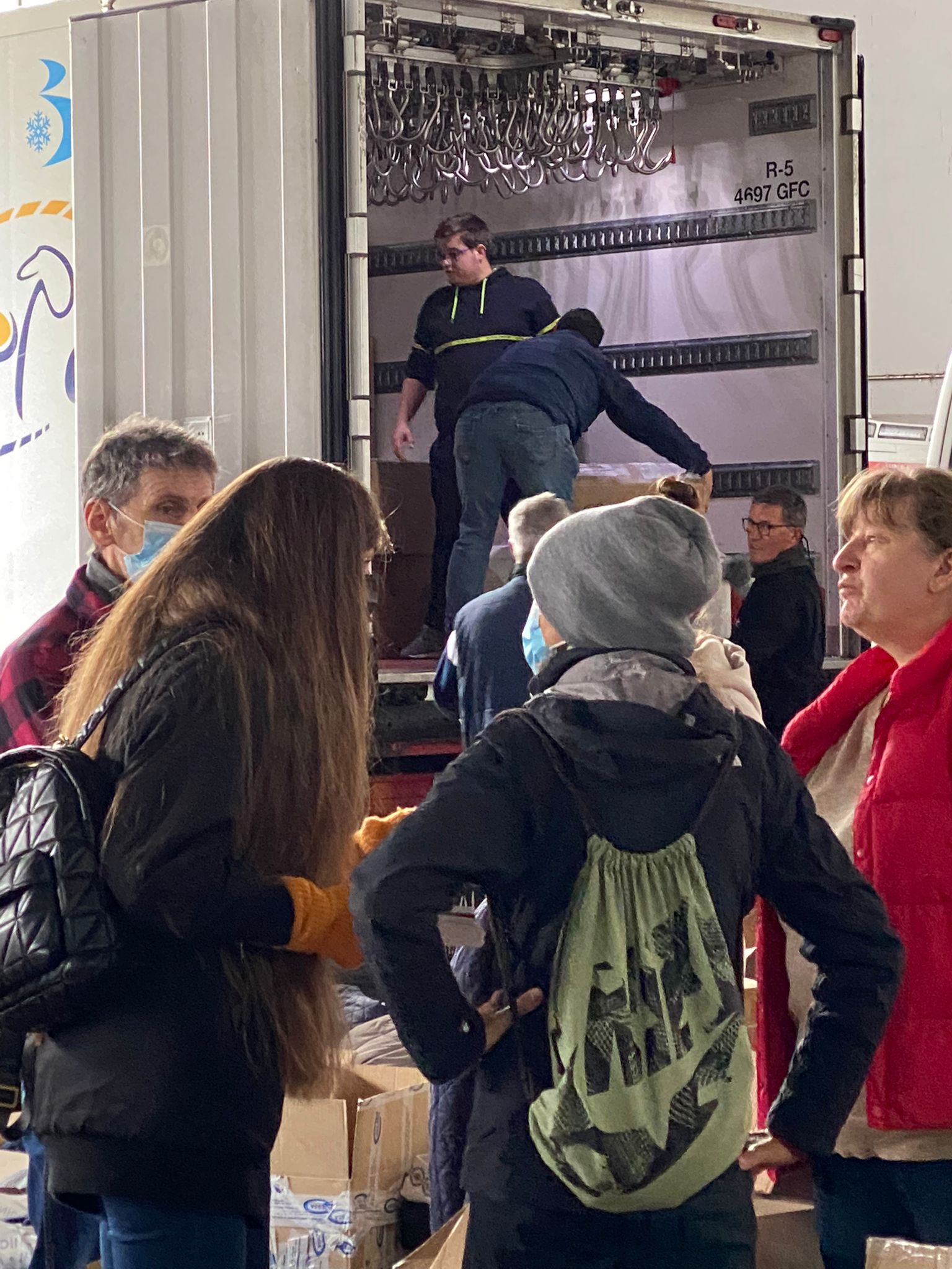 La ayuda humanitaria alcazareña ya se está distribuyendo desde Rumanía La ayuda humanitaria alcazareña ya se está distribuyendo desde Rumanía