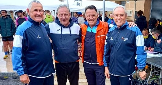 El medallista olímpico Fermín Cacho participó en la carrera popular de Benijófar El medallista olímpico Fermín Cacho participó en la carrera popular de Benijófar