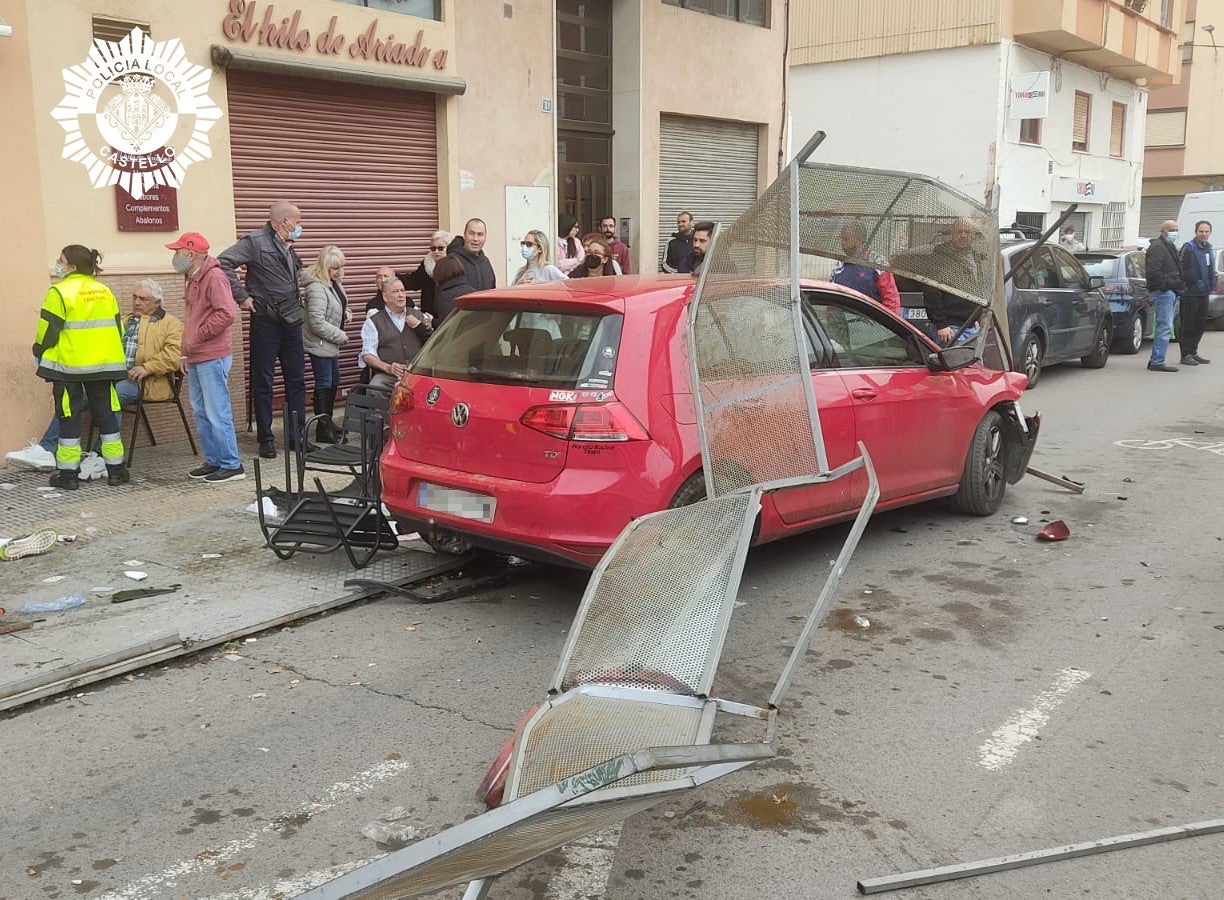 Un conductor positivo en drogas atropella a 7 personas que estaban en la terraza de un bar en Castelló Un conductor positivo en drogas atropella a 7 personas que estaban en la terraza de un bar en Castelló